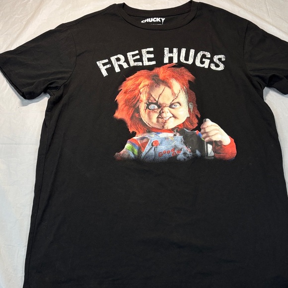 CHUCKY Free Hugs T Shirt - Picture 1 of 5